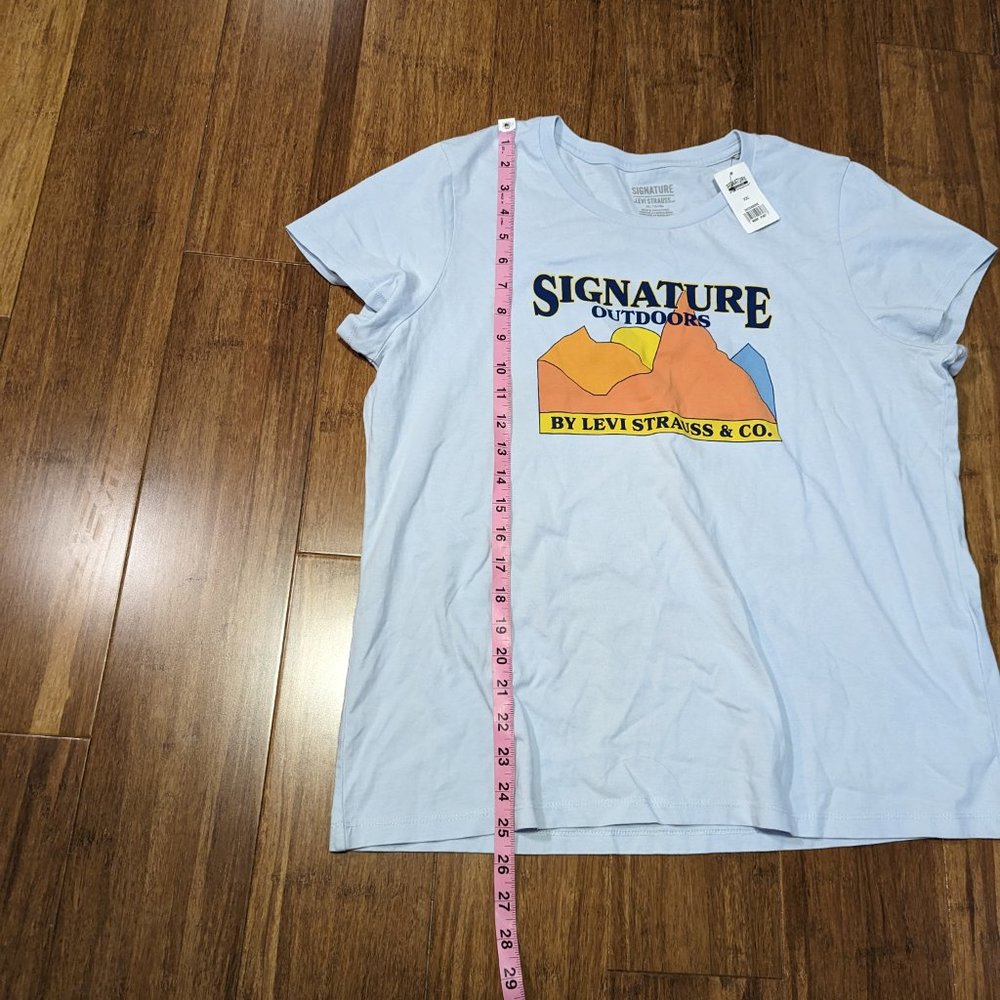Signature by Levi Strauss Outdoors T-shirt NWT - Picture 7 of 10